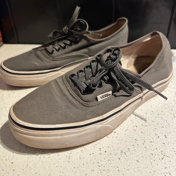 (2)Vans•Uni-Sex (39) - Picture 10 of 11